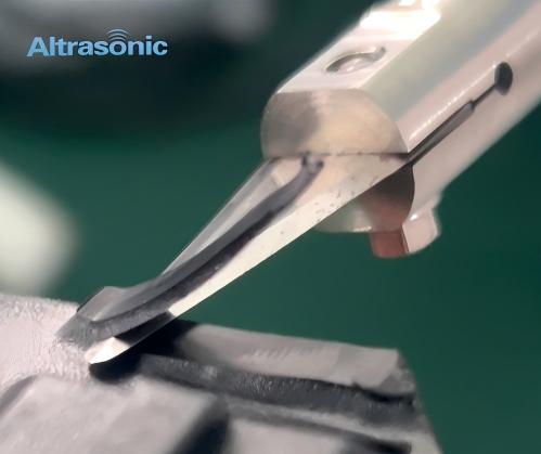 Comparaison des effets de coupe des machines de découpe à ultrasons : 30 kHz et 40 kHz